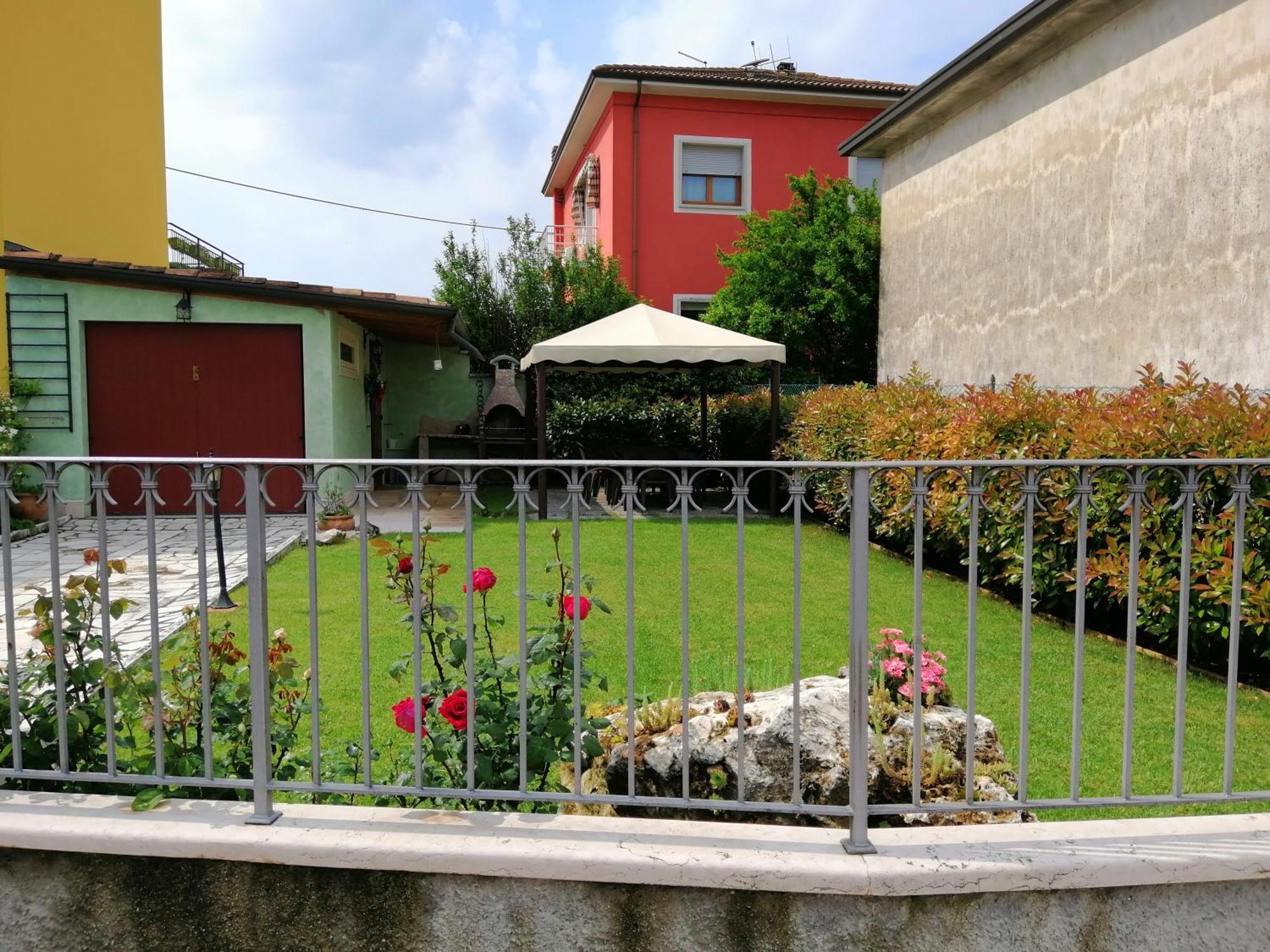 Il Roseto Holidays Villa Castelnuovo del Garda Exterior foto